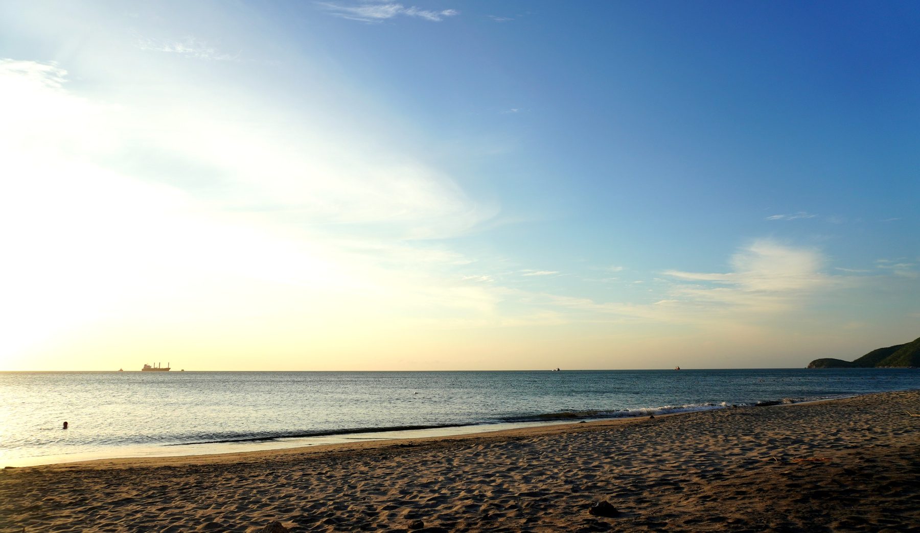 Amanecer en la playa de Santa Marta